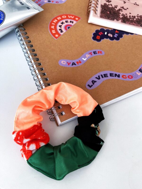 Chouchou patchwork vert et orange fluo – Image 2