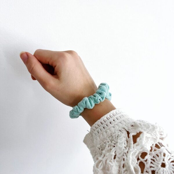 Mini chouchou bleu ciel