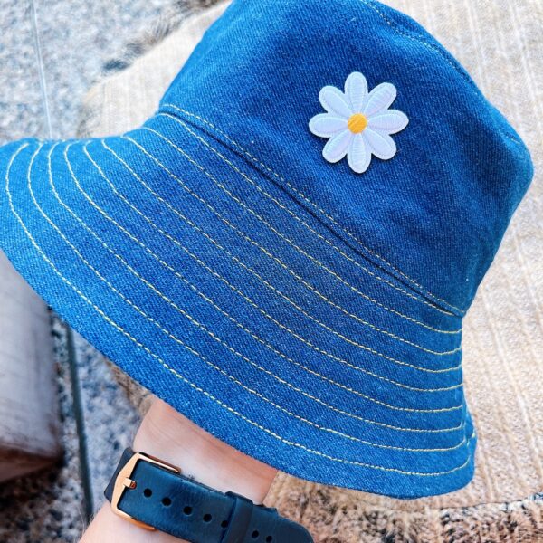 Bob en jean bleu marguerites