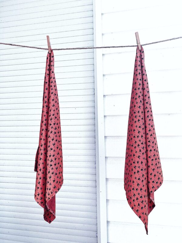 Foulard corail motif singes