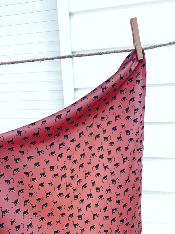 Foulard corail motif singes