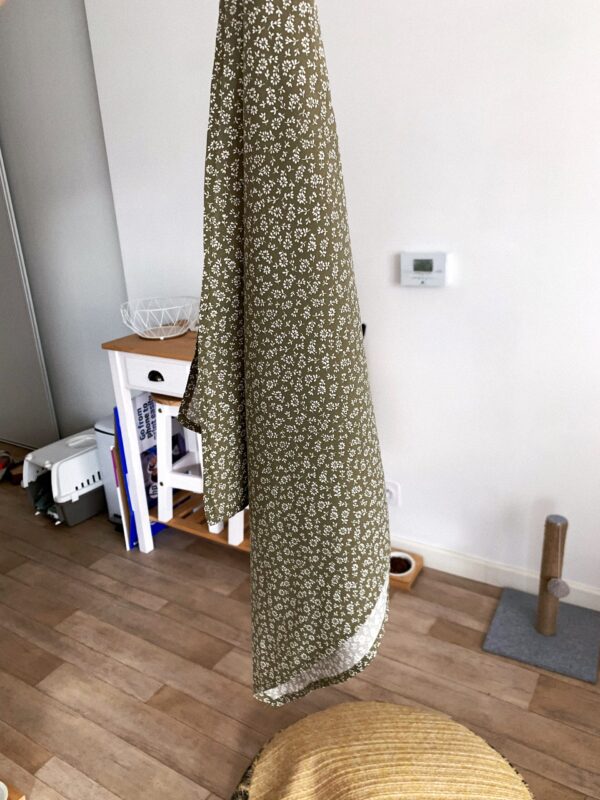 foulard kaki fleurs blanches