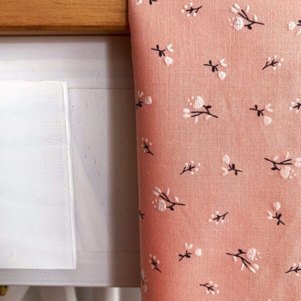 foulard rose pâle fleuri