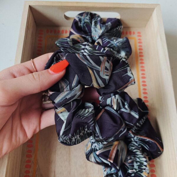 chouchou motif jungle fond marron pour cheveux