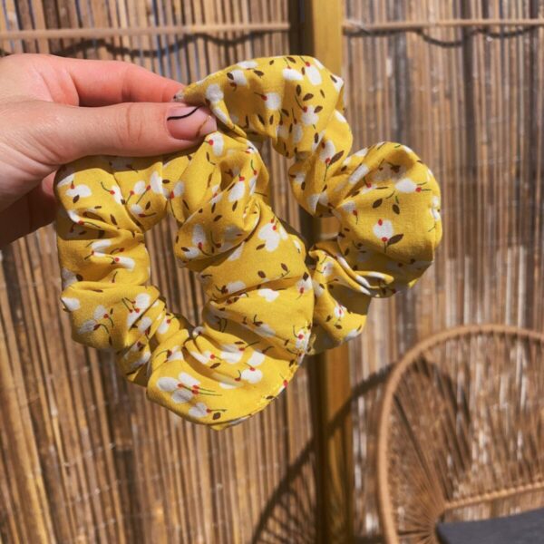 chouchou jaune fleuri