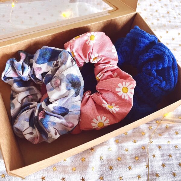 Coffret 3 chouchous idée cadeaux noel rose et bleu marguerites fait main