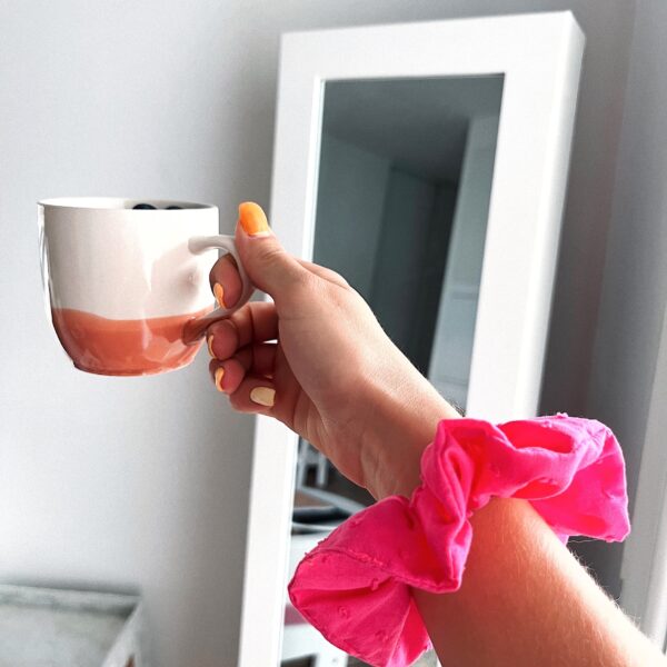 Chouchou fuchsia en voile de coton plumetis, modèle fait main et écoresponsable