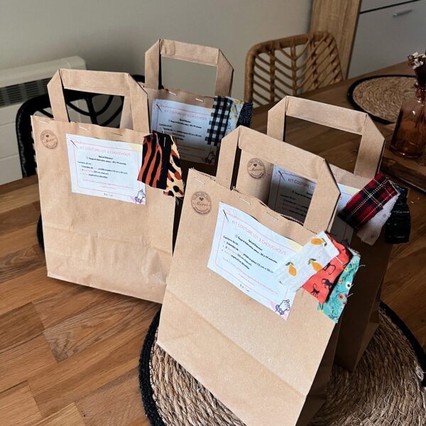 Kit Couture pour créer 3 chouchous avec tissus variés, disponible en 4 modèles différents.