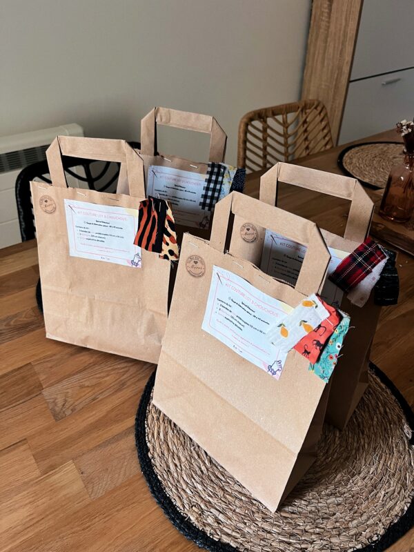 Kit Couture pour créer 3 chouchous avec tissus variés, disponible en 4 modèles différents.
