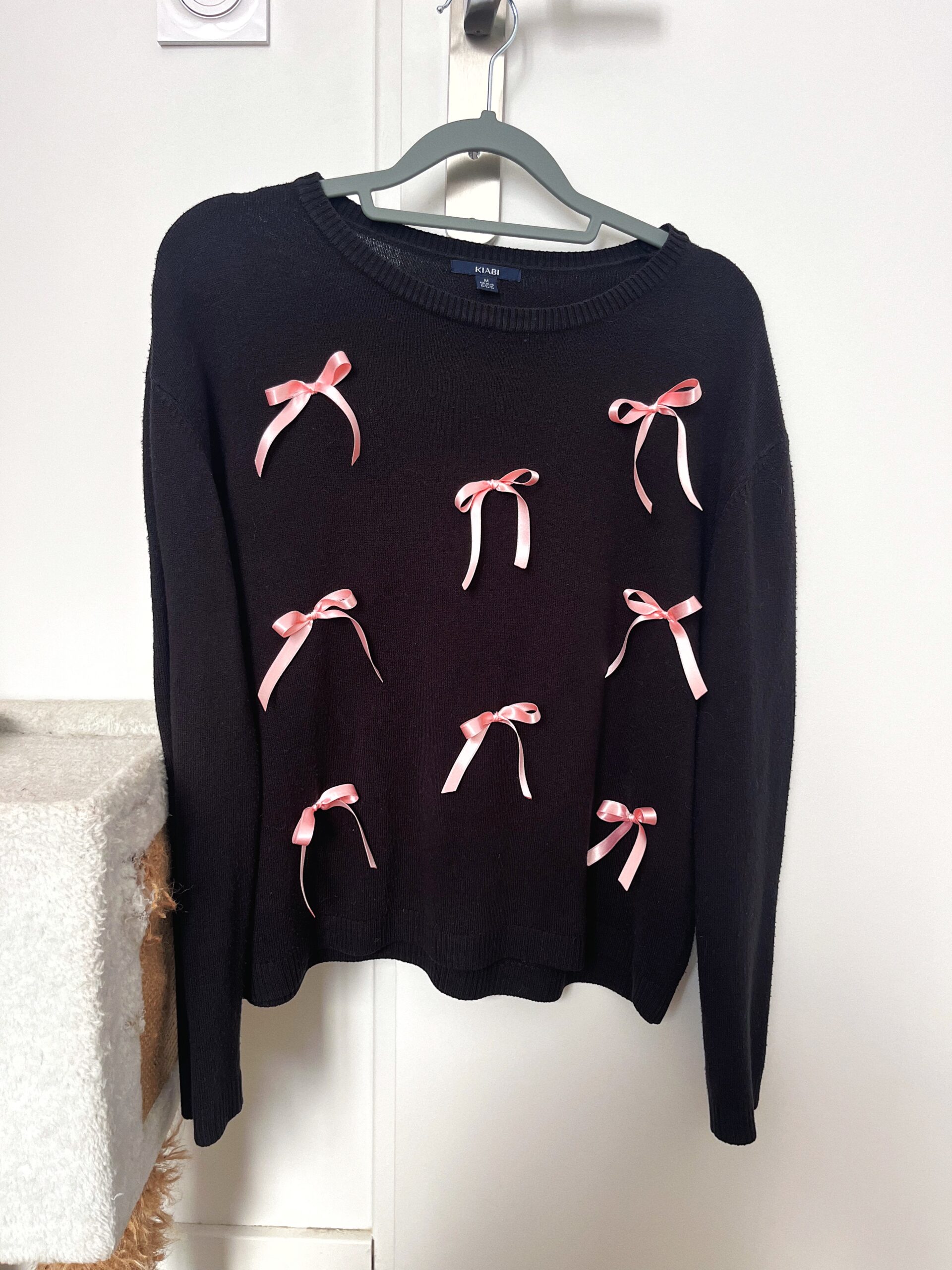 Pull fashion noir et rose