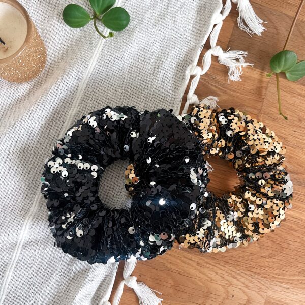 Chouchous festifs en tulle et velours avec sequins, coloris or, argent, violet et noir
